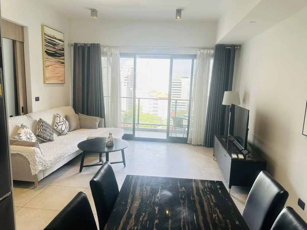 ให้เช่า The Lofts Asoke ห้องกว้างพื้นที่ใช้สอยเยอะ มาพร้อมเฟอร์ครบครัน ติดวอลเปเปอร์ลายสวย จองด่วน