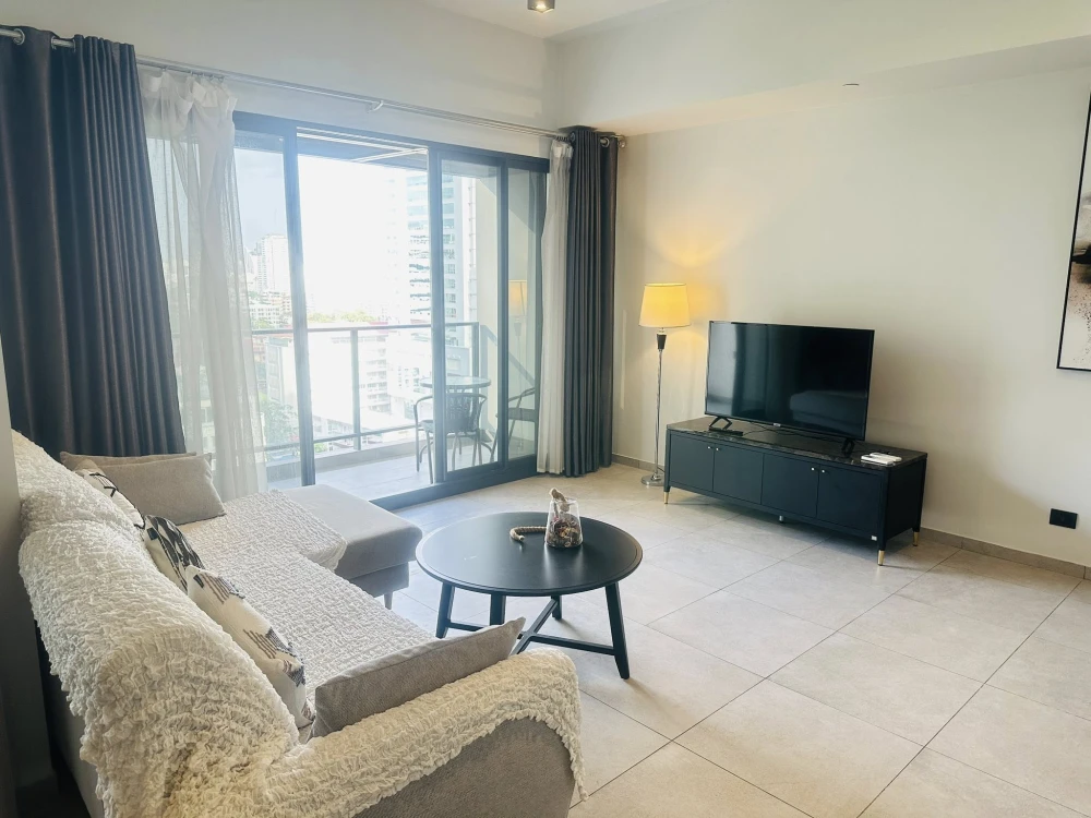 ให้เช่า The Lofts Asoke ห้องกว้างพื้นที่ใช้สอยเยอะ มาพร้อมเฟอร์ครบครัน ติดวอลเปเปอร์ลายสวย จองด่วน