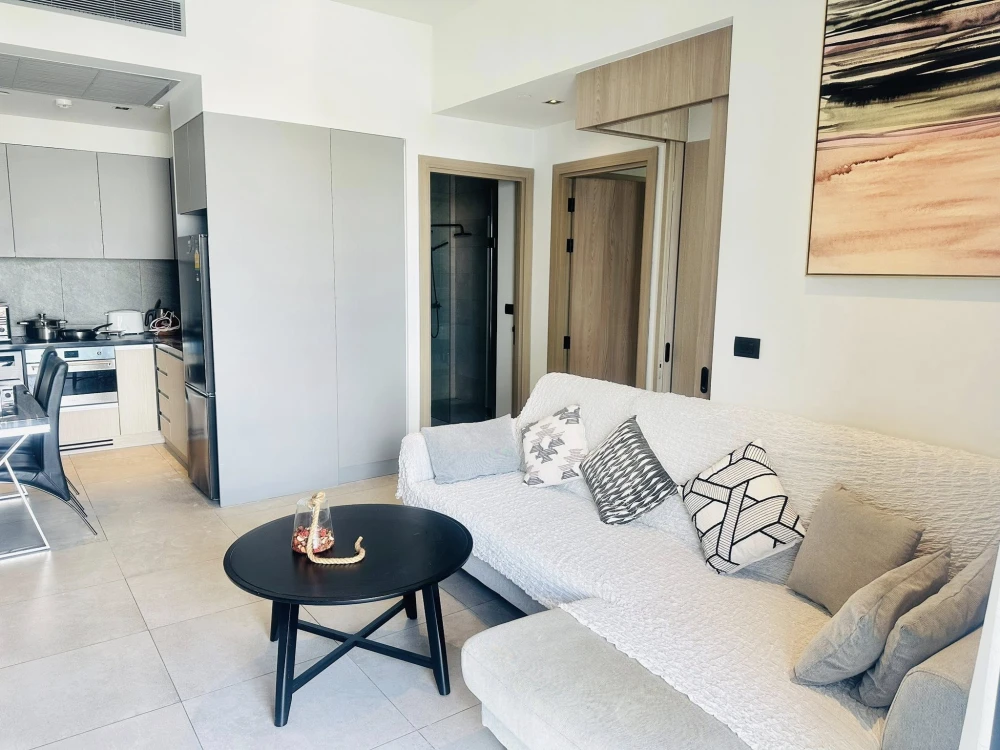 ให้เช่า The Lofts Asoke ห้องกว้างพื้นที่ใช้สอยเยอะ มาพร้อมเฟอร์ครบครัน ติดวอลเปเปอร์ลายสวย จองด่วน