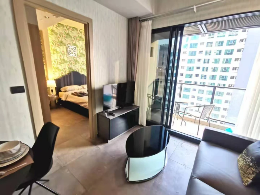 ให้เช่า The Lofts Asoke 1 ห้องนอน ติดวอลเปเปอร์อย่างดี ตกแต่งครบครัน ดีแบบนี้จะรออะไร