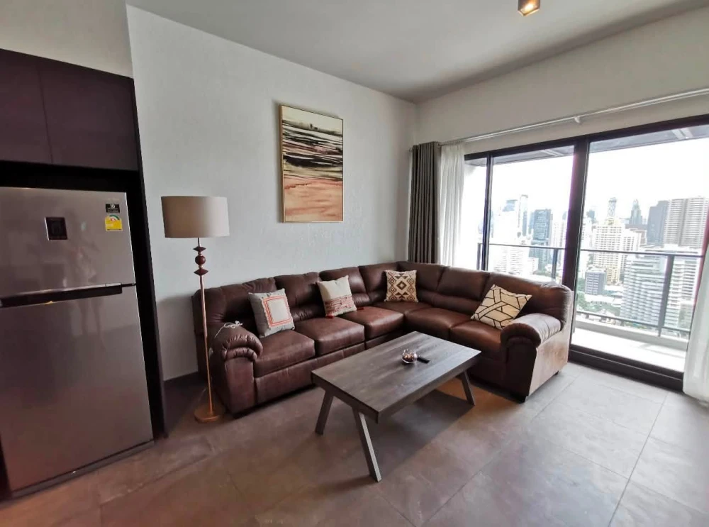 ให้เช่า The Lofts Asoke 2 ห้องนอน พื้นที่ใช้สอยเยอะ มาพร้อมสิ่งอำนวยความสะดวกครบครัน รีบจองเลยจ้า