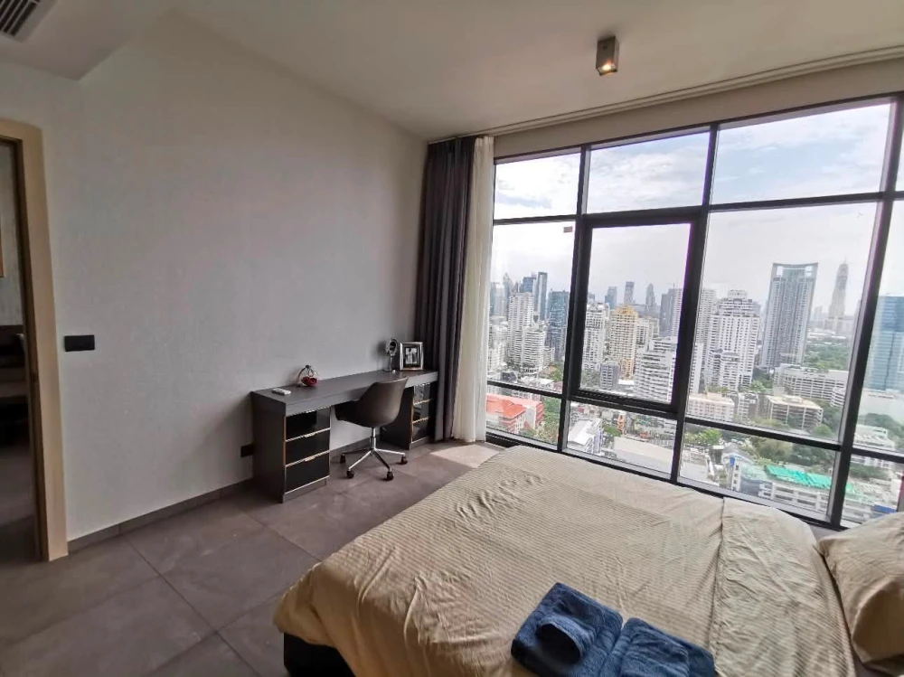 ให้เช่า The Lofts Asoke 2 ห้องนอน พื้นที่ใช้สอยเยอะ มาพร้อมสิ่งอำนวยความสะดวกครบครัน รีบจองเลยจ้า