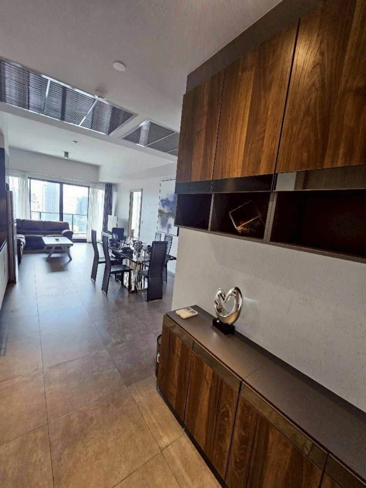 ให้เช่า The Lofts Asoke 2 ห้องนอน พื้นที่ใช้สอยเยอะ มาพร้อมสิ่งอำนวยความสะดวกครบครัน รีบจองเลยจ้า