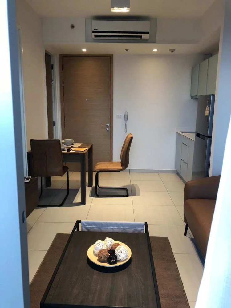ให้เช่า The lofts Ekkimai  ห้องกว้างน่าอยู่ เฟอร์ครบ มาแต่ตัวหิ้วกระเป๋ามาได้เลย ด่วนก่อนห้องหมด!
