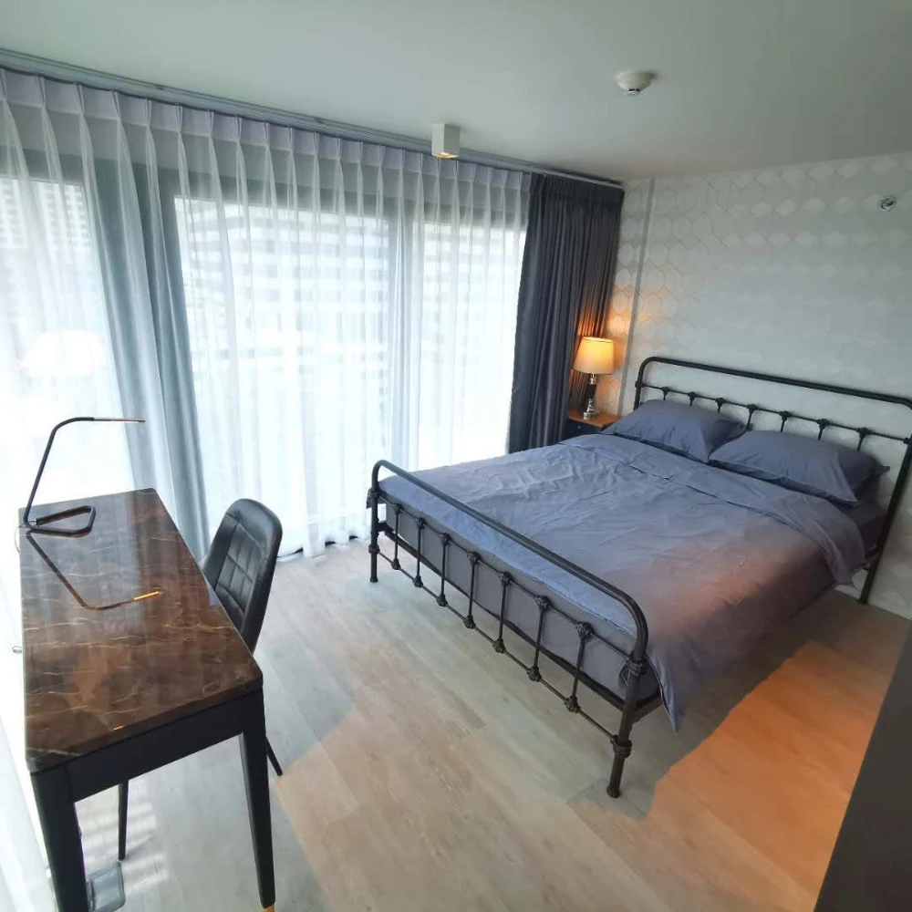 ให้เช่า The Lofts Silom ห้องแบบดูเพล็กซ์ มี 2 ห้องนอน สิ่งอำนวยความสะดวกจัดเต็ม รีบจองให้ไว