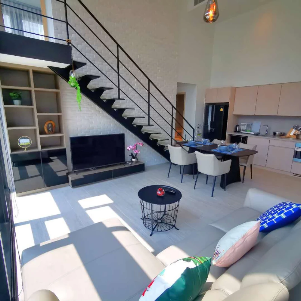 ให้เช่า The Lofts Silom ห้องแบบดูเพล็กซ์ มี 2 ห้องนอน สิ่งอำนวยความสะดวกจัดเต็ม รีบจองให้ไว