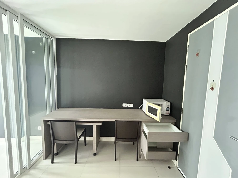 ให้เช่า The matrix condo ห้องพร้อมอยู่ เฟอร์พร้อม หิ้วกระเป๋ามาได้เลย ราคานี้หายากแล้วจองเลย
