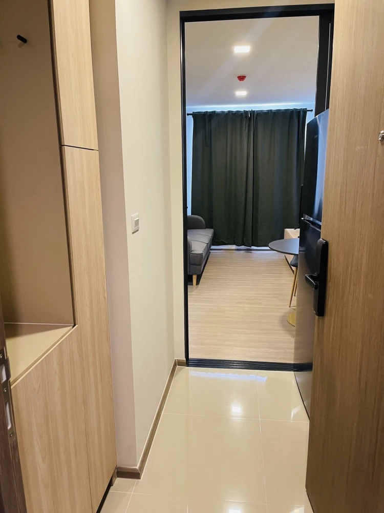 ให้เช่า The MUVE Bangna 2 ห้องนอน พื้นที่ใช้สอยเยอะ เฟอร์นิเจอร์ครบครัน มองเห็นวิวสระว่ายน้ำ รีบจองเลย