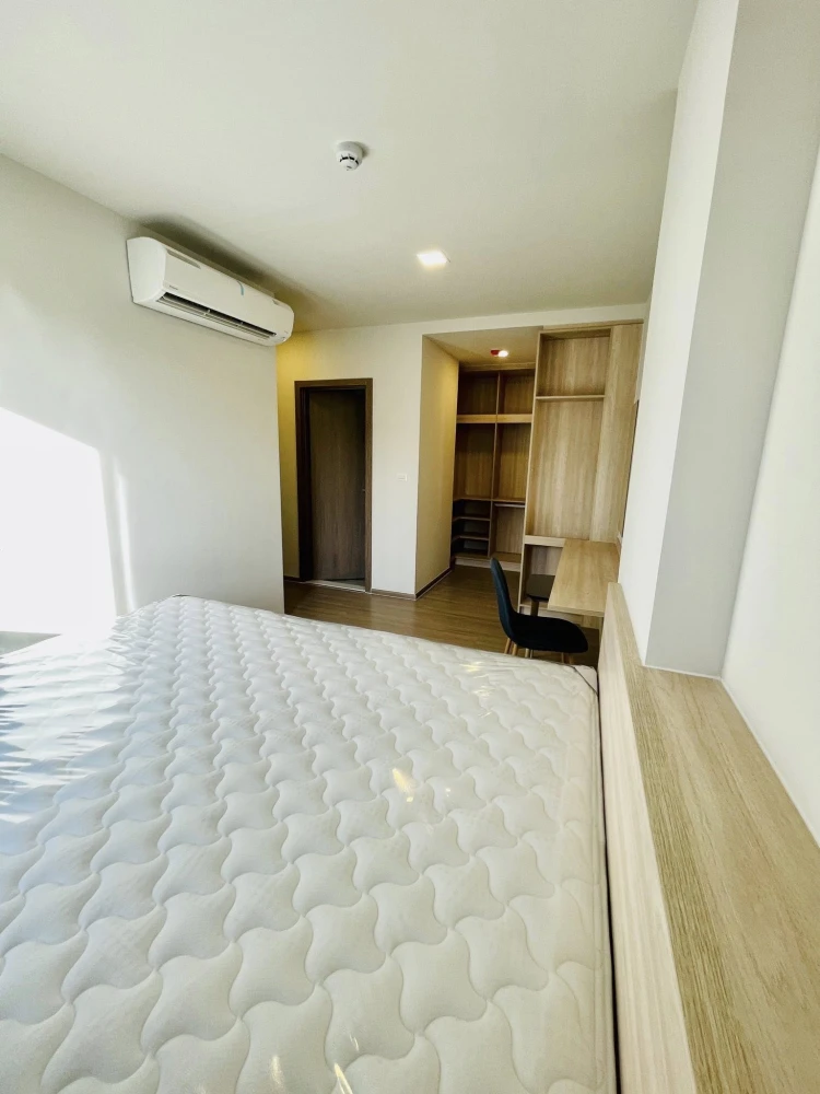 ให้เช่า The MUVE Bangna 2 ห้องนอน พื้นที่ใช้สอยเยอะ เฟอร์นิเจอร์ครบครัน มองเห็นวิวสระว่ายน้ำ รีบจองเลย