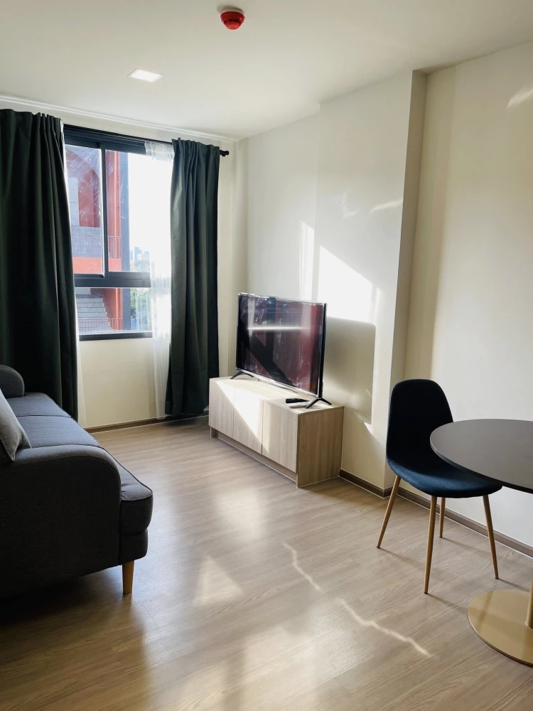 ให้เช่า The MUVE Bangna 2 ห้องนอน พื้นที่ใช้สอยเยอะ เฟอร์นิเจอร์ครบครัน มองเห็นวิวสระว่ายน้ำ รีบจองเลย