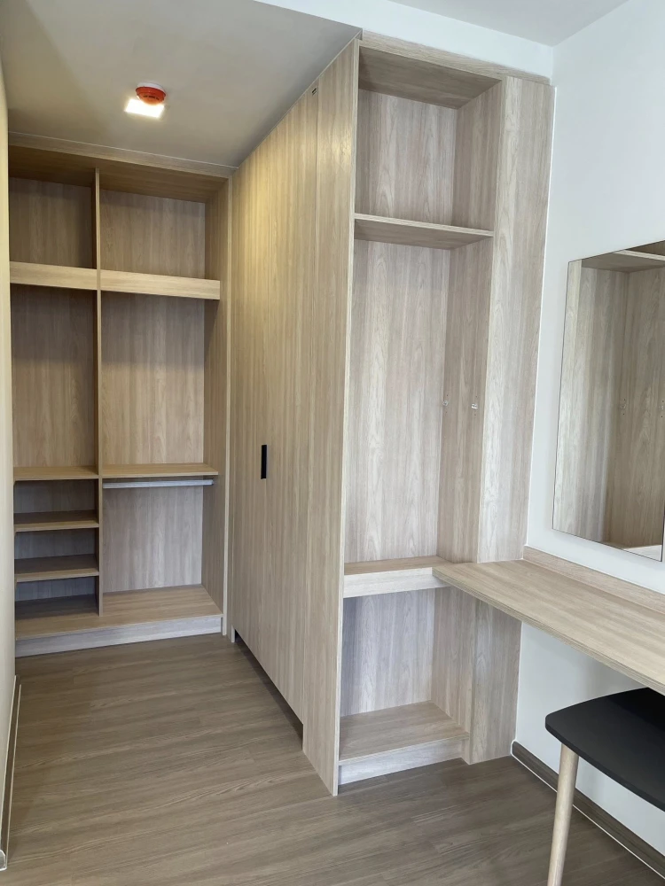 ให้เช่า The MUVE Bangna 2 ห้องนอน พื้นที่ใช้สอยเยอะ เฟอร์นิเจอร์ครบครัน มองเห็นวิวสระว่ายน้ำ รีบจองเลย