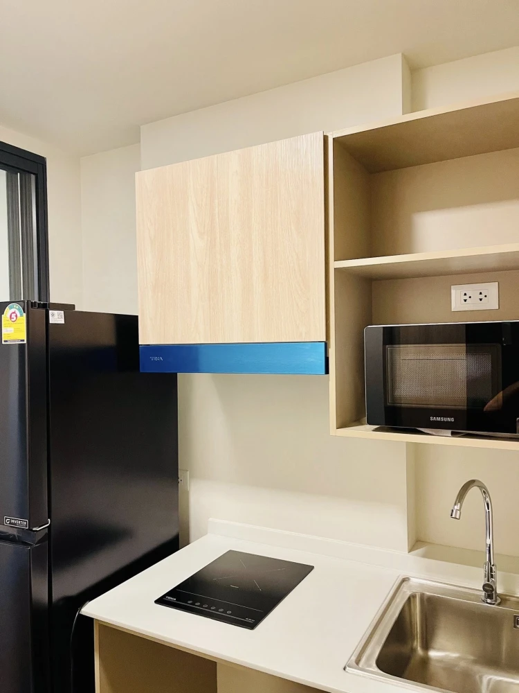 ให้เช่า The MUVE Bangna 2 ห้องนอน พื้นที่ใช้สอยเยอะ เฟอร์นิเจอร์ครบครัน มองเห็นวิวสระว่ายน้ำ รีบจองเลย