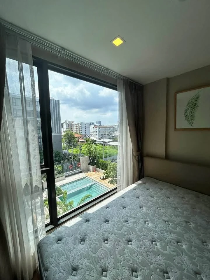 ให้เช่า  The Nest Sukhumvit 64 Phase 2 แบบ Premium 1 Bedroom วิวสระว่ายน้ำจากห้องนอนและระเบียง ต้องจอง