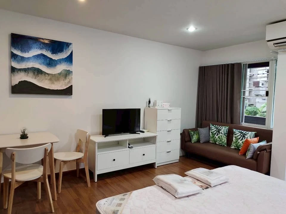 ให้เช่า The Next Sukhumvit 52 Studio room พร้อมเฟอร์นิเจอร์แน่นๆ รีบจับจองเลยจ้า