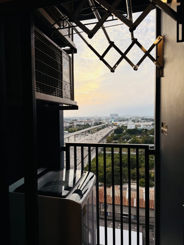 ให้เช่า THE ORIGIN Ram 209 Interchange ห้องน่าอยู่ ติดวอลเปเปอร์อย่างดี เฟอร์ครบครัน หิ้วกระเป๋าเข้าอยู่ได้เลยจ้า