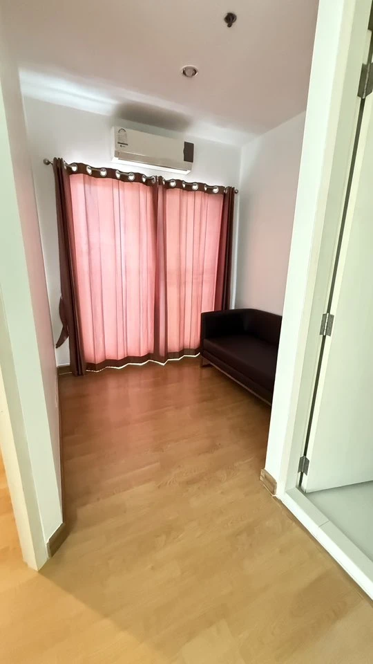 For rent: The Parkland Grand Taksin, a nice room, good location, 25th floor, convenient transportation, fully furnished, don't miss it.