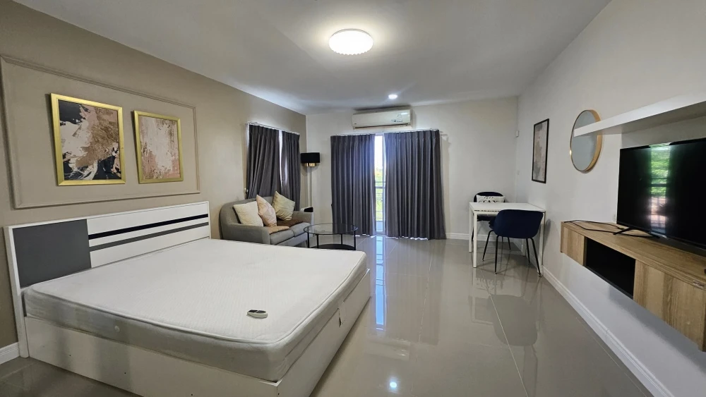 ให้เช่า The Peak Condominium @ Ratchada-Huawkwang ห้องมุมให้ความเป็นส่วนตัว มองเห็นวิวสวน โปร่งโล่ง จองด่วน