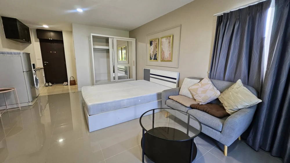 ให้เช่า The Peak Condominium @ Ratchada-Huawkwang ห้องมุมให้ความเป็นส่วนตัว มองเห็นวิวสวน โปร่งโล่ง จองด่วน