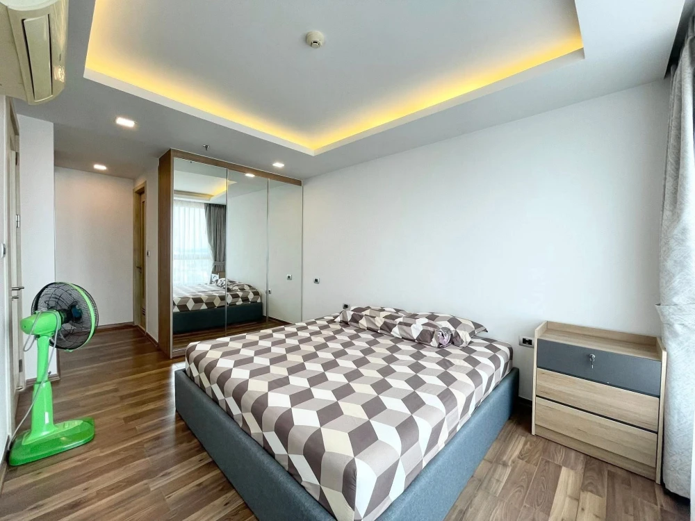 ให้เช่า The peak towers ห้องชั้นสูง วิวทะเล เฟอร์พร้อม ห้องกว้าง รีบจองเลย+++