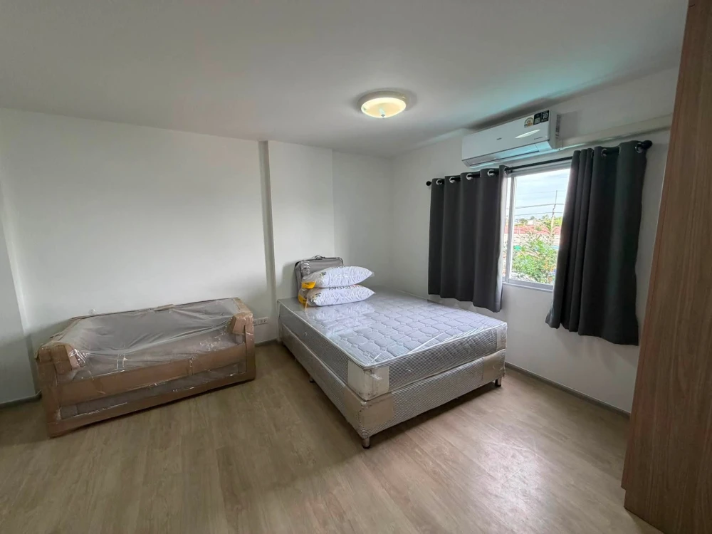 ให้เช่า The Point Condo LaemChabang ห้องชั้น 3 ในทำเลดี มาพร้อมสิ่งอำนวยความสะดวกครบครัน จองเลย