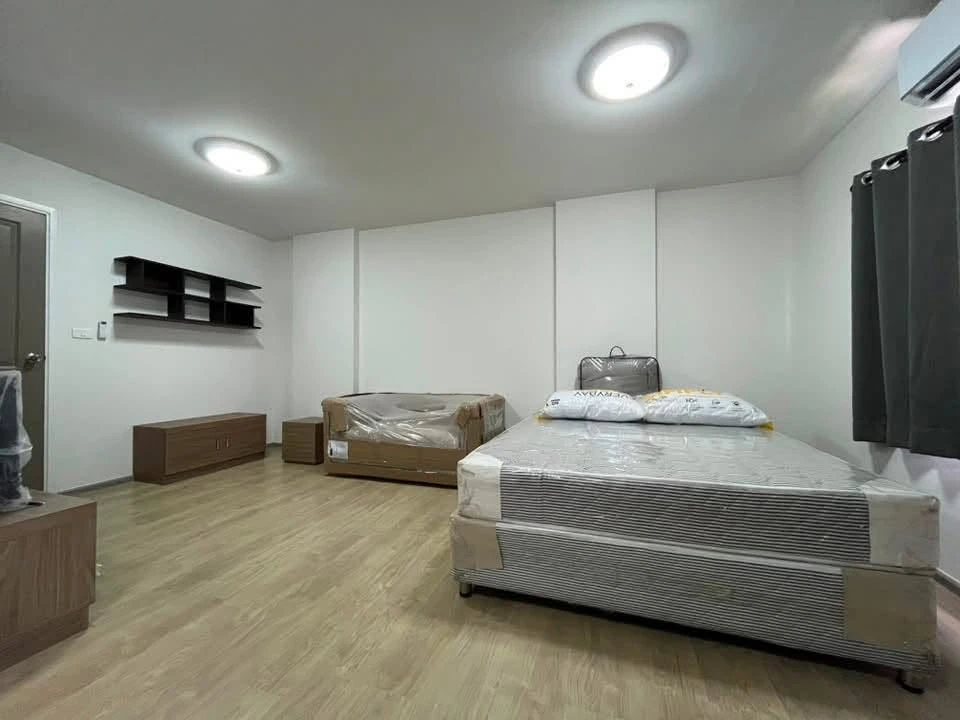 ให้เช่า The Point Condo LaemChabang ห้องชั้น 4 เฟอร์นิเจอร์และส่วนกลางครบครัน ไม่จองไหวหรอ