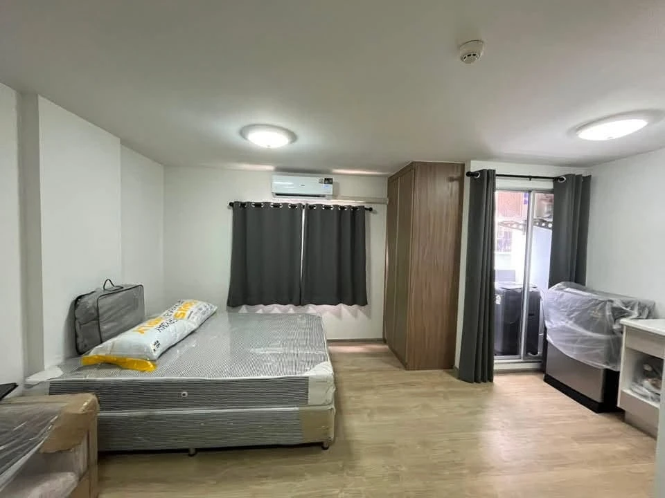 ให้เช่า The Point Condo LaemChabang ห้องชั้น 4 เฟอร์นิเจอร์และส่วนกลางครบครัน ไม่จองไหวหรอ