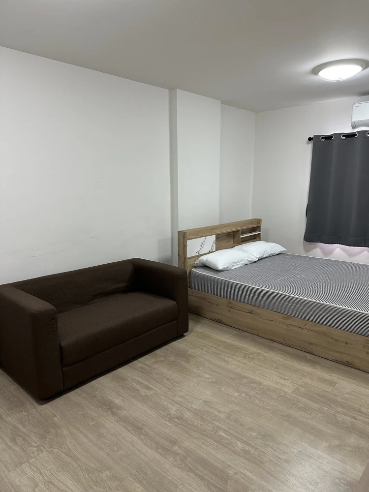 ให้เช่า The Point Condo LaemChabang ห้องน่าอยุ่ มาพร้อมเฟอร์และเครื่องใช้ไฟฟ้าครบครัน หิ้วกระเป๋าเข้าอยู่ได้เลยจ้า