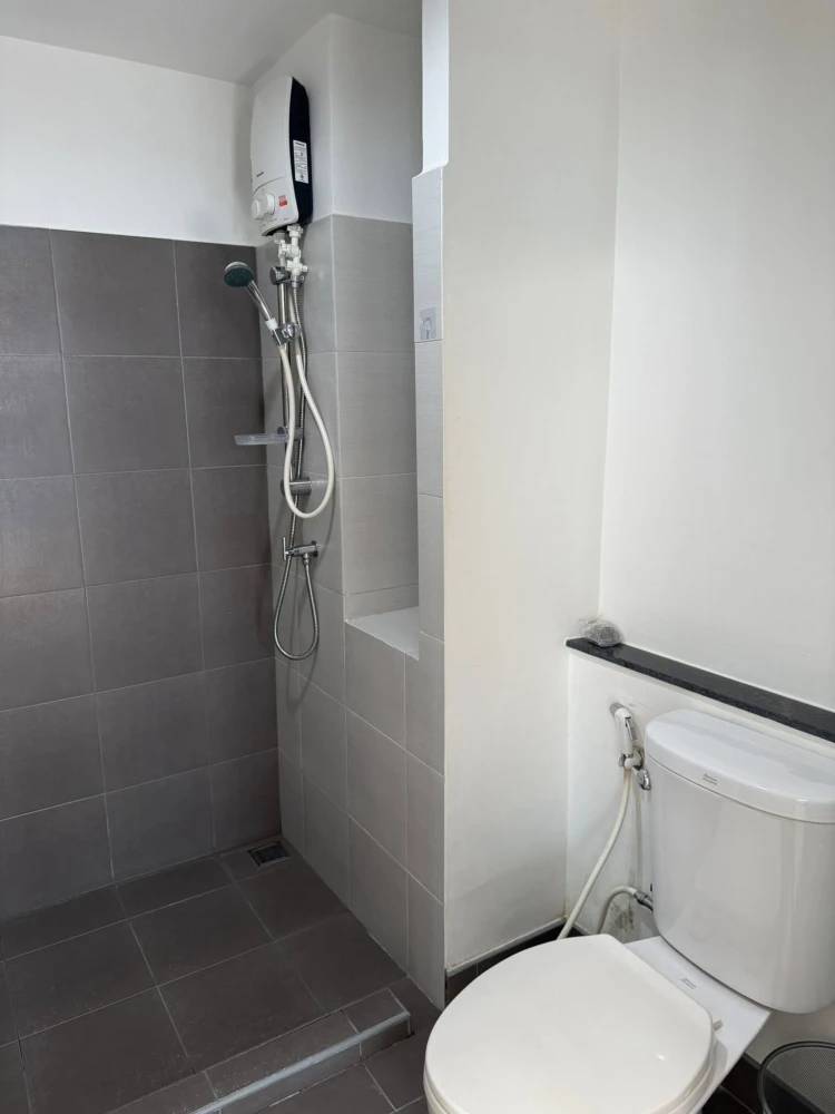 ให้เช่า The Point Condo Rangsit-Klong 6 ชั้น 5 ห้องแต่งครบ น่าอยู่ จองเลย