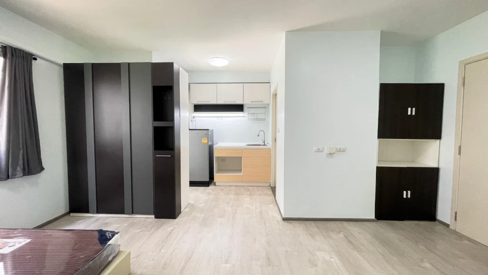 ให้เช่า The Point Condo Rangsit-Klong 6 ห้องสตูดิโอ ชั้น 2 เฟอร์นิเจอร์ครบครัน หิ้วกระเป๋าเข้าอยู่ได้เลยจ้า