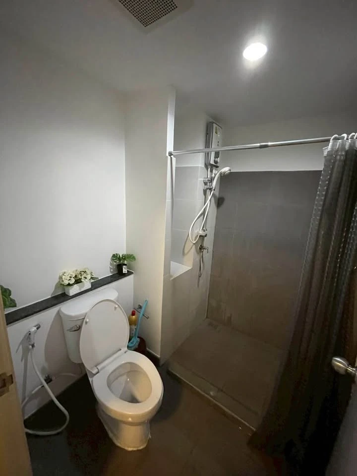 ให้เช่า The Point Condo Rangsit-Klong 6 ห้องสตูดิโอ มาพร้อมเฟอร์และสิ่งอำนวยความสะดวกครบครัน จองเลย