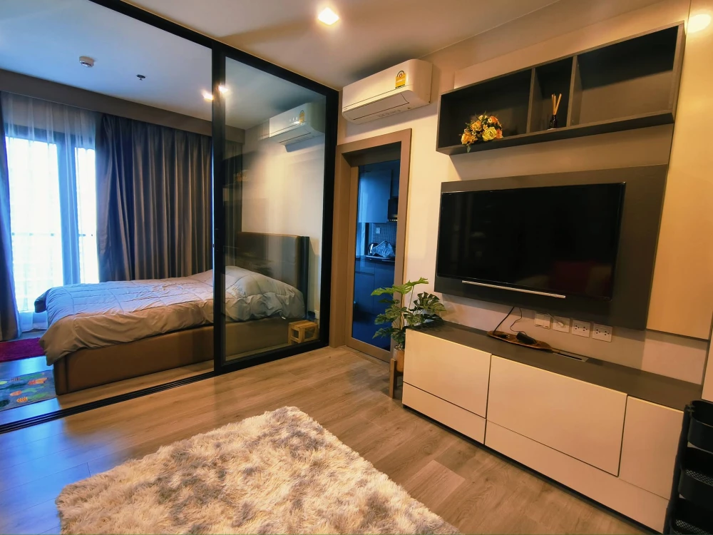 ให้เช่า The Politan Rive ห้องอยู่ชั้นสูงมากๆ รับลมดีสุดๆ ตกแต่งอย่างดี พร้อมเข้าอยู่แล้วจ้า