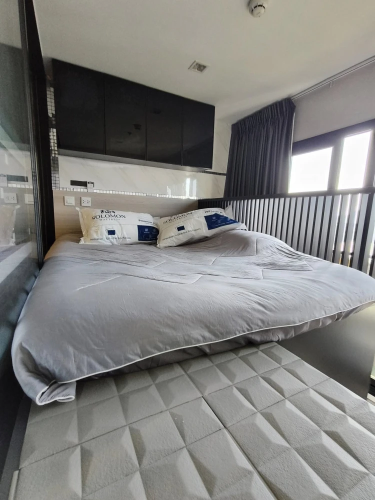 ให้เช่า The Politan Rive เฟอร์นิเจอร์ และ เครื่องใช้ไฟฟ้าครบ เตียงชั้นครึ่งเก็บของและเสื้อผ้า ได้เยอะมาก จองเลย