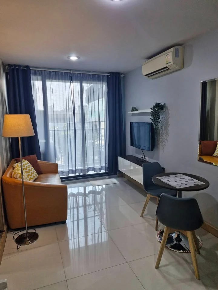 ให้เช่า The President Sukhumvit 81 ห้องแต่งสวย ติดวอลเปเปอร์อย่างดี เฟอร์ครบ จองด่วน