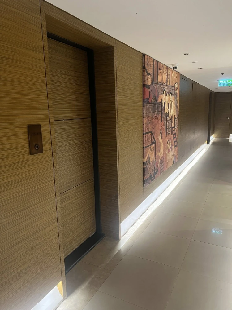 ให้เช่า The private residence rajdamri ห้องสวย พร้อมเข้าอยู่ บนชั้น 6 ด้วยระเบียงกว้างใหญ่ ตบแต่งด้วยกระจกรายล้อม ดูไม่อึดอัด