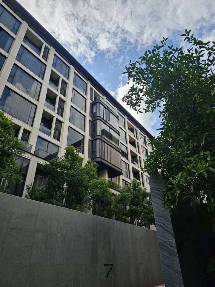 ให้เช่า The Reserve 61 Hideaway ห้องพร้อมอยู่ เฟอร์พร้อม + เครื่องใช้ไฟฟ้าครบ รีบจองเลย+++