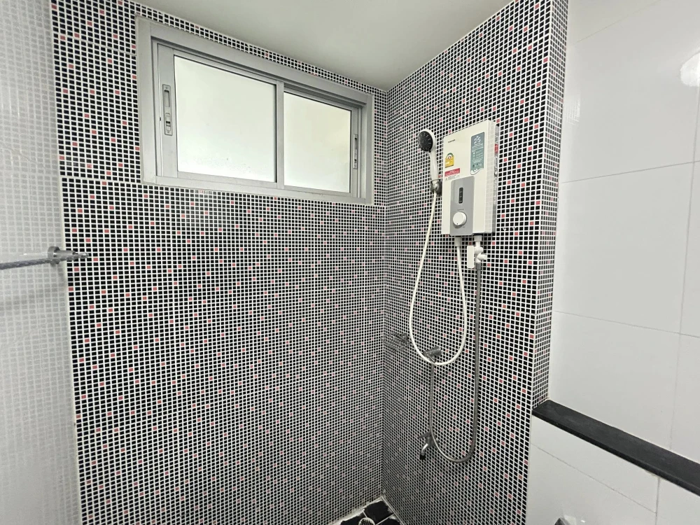 ให้เช่า The rise B ห้องพร้อมอยู่ เฟอร์พร้อม ราคาสบายกระเป๋า จองเลย