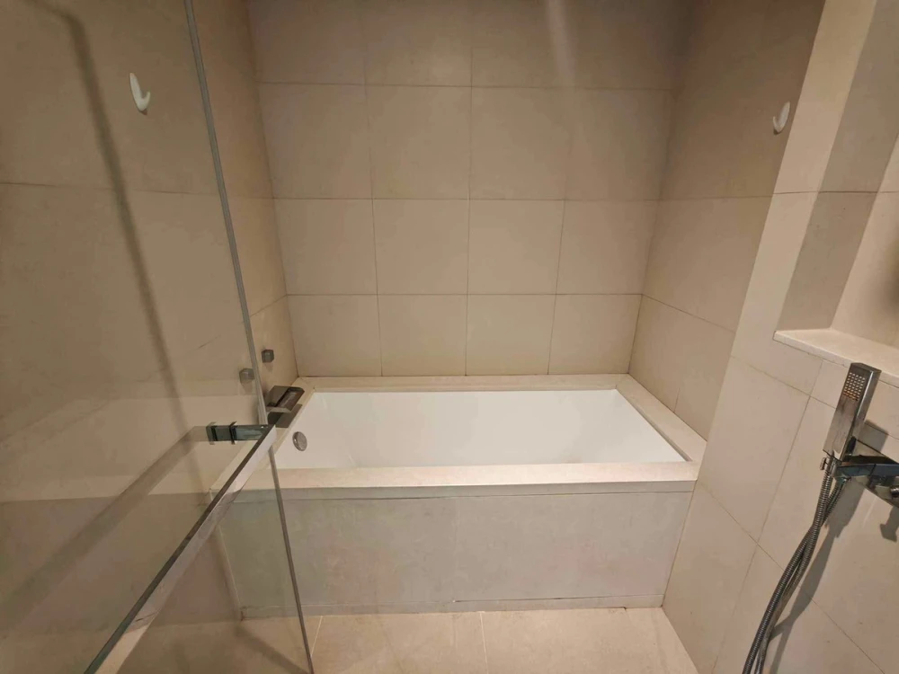 ให้เช่า The River 3 ห้องนอน ชั้นสูง วิวแม่น้ำเปิดโล่ง สนใจจองเลย ห้ามพลาด