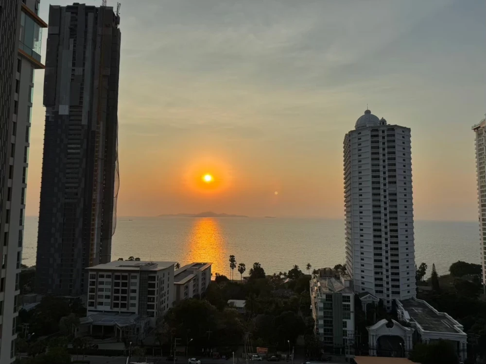 ให้เช่า The Riviera Wong Amat Beach ห้องน่าอยู่ แต่งสวยสุดปัง บิ้วอินสุดเลิศ มองเห็นวิวทะเล จองเลย