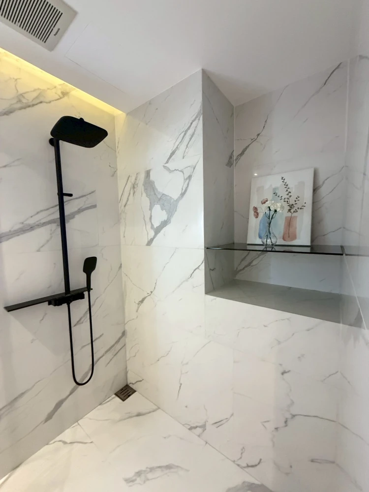 ให้เช่า The Room Phayathai ชั้นสูง ห้องหน้ากว้าง กระจกเยอะ แสงธรรมชาติเข้าดี โปร่ง โล่ง ไม่ร้อน วิวเมือง สวย