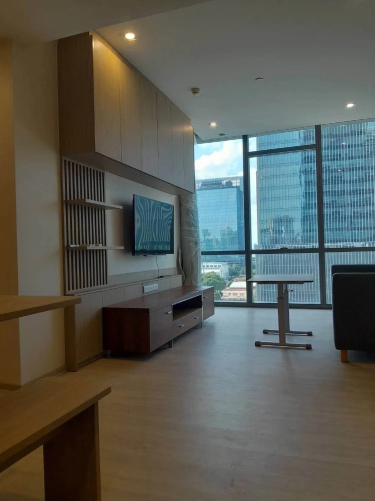 ให้เช่า The Room Sukhumvit 21 1 ห้องนอน 1 ห้องน้ำ พื้นที่ใช้สอยเยอะ บิวท์อินเฟอร์นิเจอร์อย่างดี จองเลย