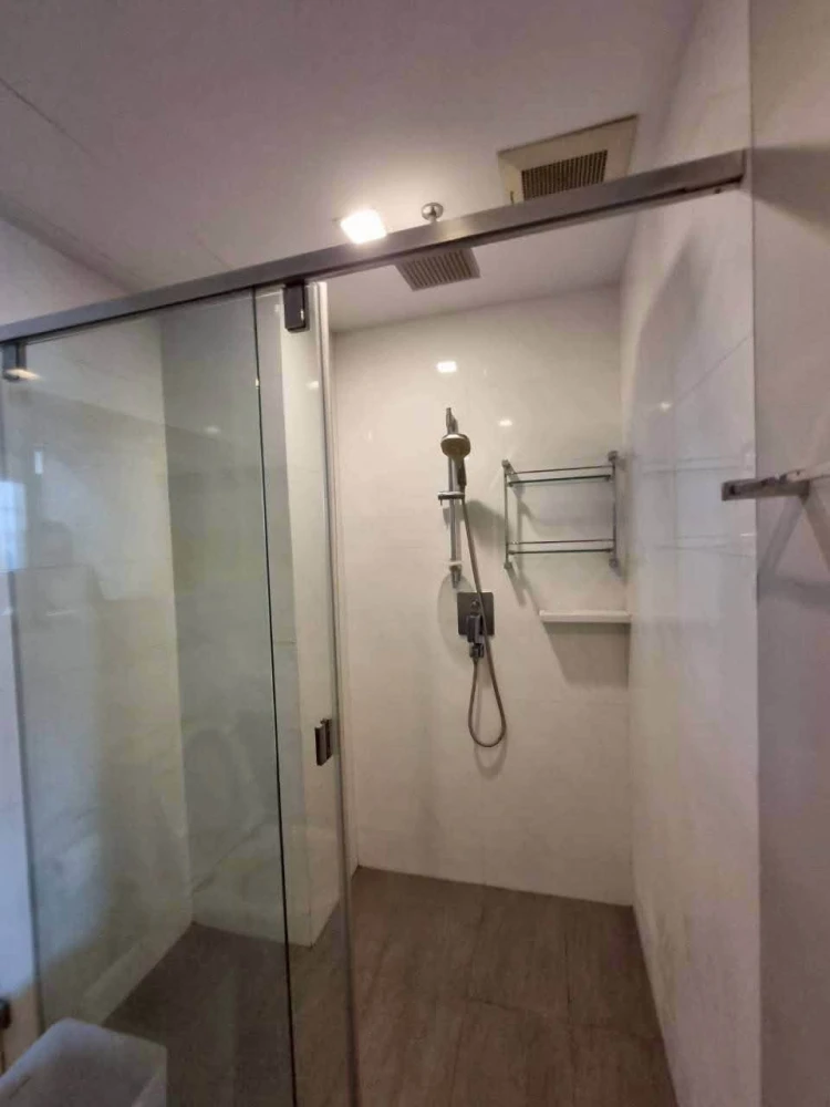 ให้เช่า The Room Sukhumvit 40 ห้องตกแต่งเรียบง่าย แต่น่าอยู่มากๆ พร้อมเฟอร์บิวท์อินเริ่ดๆ รีบจองเลย