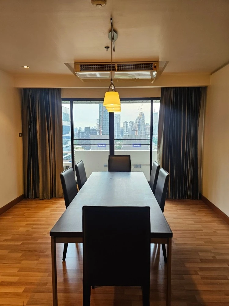 ให้เช่า The Royal Place 2 ชั้น 20 พร้อมเฟอร์นิเจอร์และเครื่องใช้ไฟฟ้าครบ จองเลย ด่วนๆ
