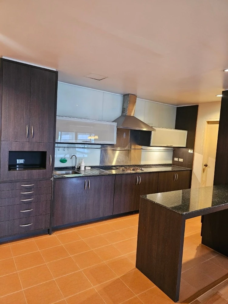 ให้เช่า The Royal Place 2 ชั้น 20 พร้อมเฟอร์นิเจอร์และเครื่องใช้ไฟฟ้าครบ จองเลย ด่วนๆ