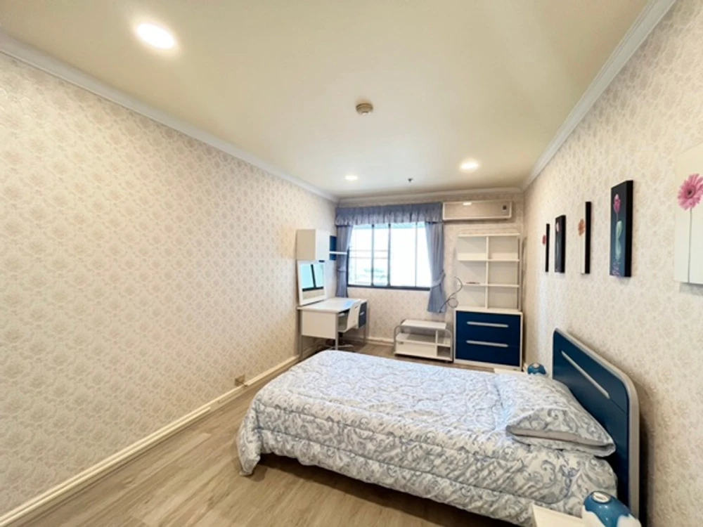 ให้เช่า The Royal Place 2 ห้องกว้าง แต่งครบ พร้อมอยู่ สนใจรีบจองเลย อย่ารอช้า