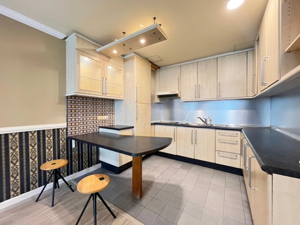 ให้เช่า The Royal Place 2 ห้องกว้าง แต่งครบ พร้อมอยู่ สนใจรีบจองเลย อย่ารอช้า