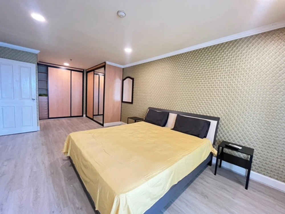 ให้เช่า The Royal Place 2 ห้องกว้าง แต่งครบ พร้อมอยู่ สนใจรีบจองเลย อย่ารอช้า