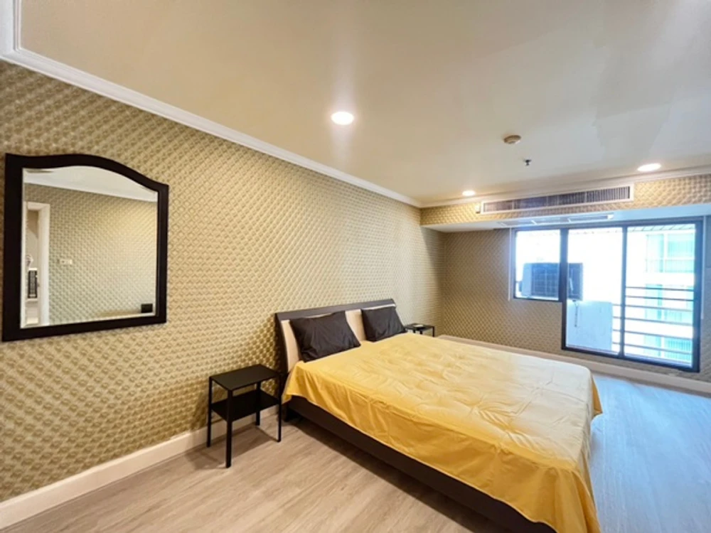 ให้เช่า The Royal Place 2 ห้องกว้าง แต่งครบ พร้อมอยู่ สนใจรีบจองเลย อย่ารอช้า