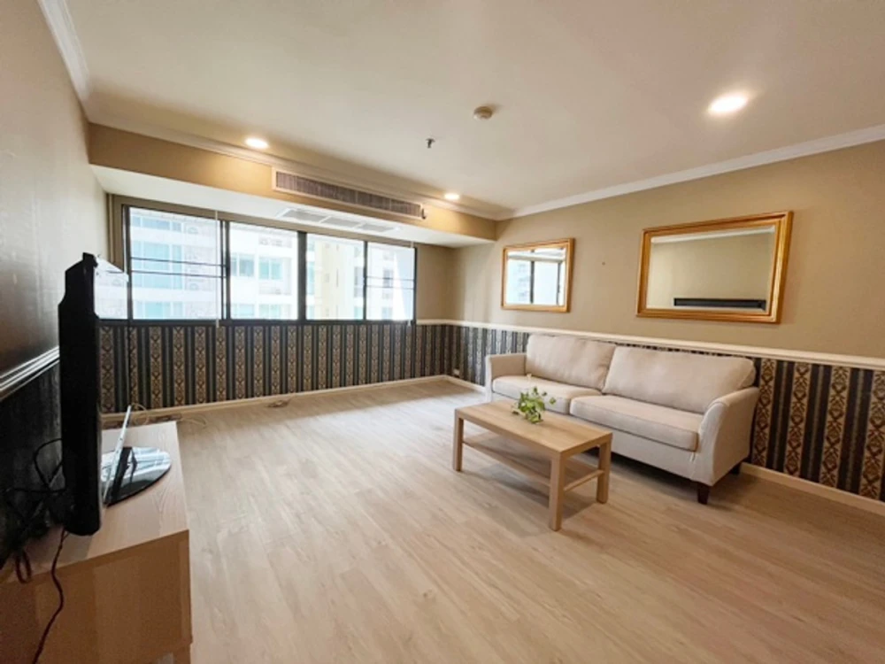ให้เช่า The Royal Place 2 ห้องกว้าง แต่งครบ พร้อมอยู่ สนใจรีบจองเลย อย่ารอช้า