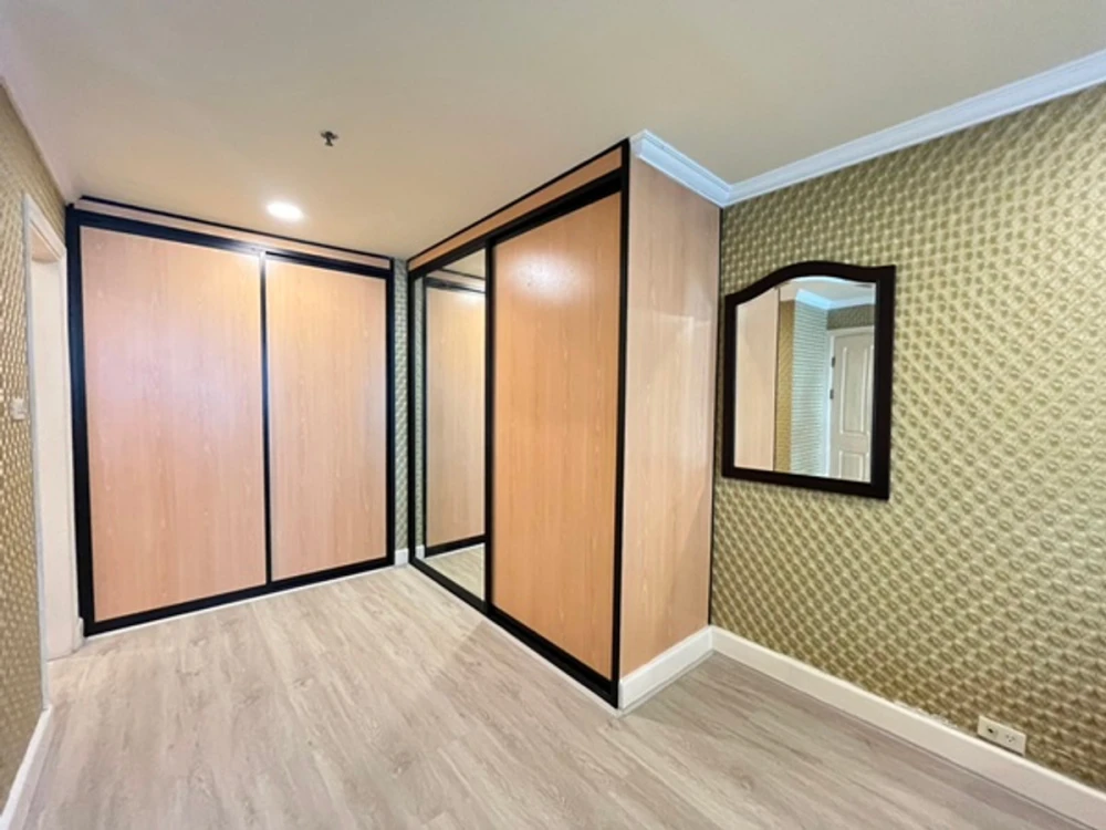 ให้เช่า The Royal Place 2 ห้องกว้าง แต่งครบ พร้อมอยู่ สนใจรีบจองเลย อย่ารอช้า