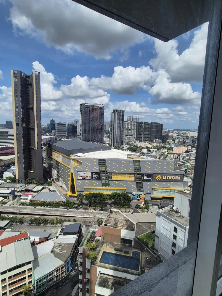 ให้เช่า The Saint Residences ชั้นสูง (ชั้น 24) วิวสวนเต็มตา เพดานสูง 2.9 เมตร โปร่งโล่ง สบายตา จองเลย